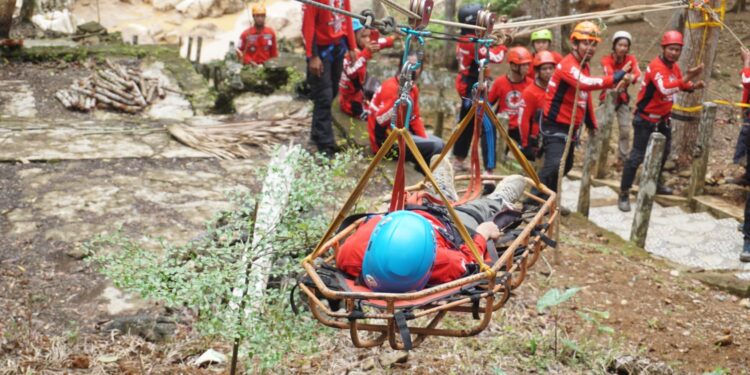Dua Relawan Tabalong Ikuti Sekolah Vertical Rescue