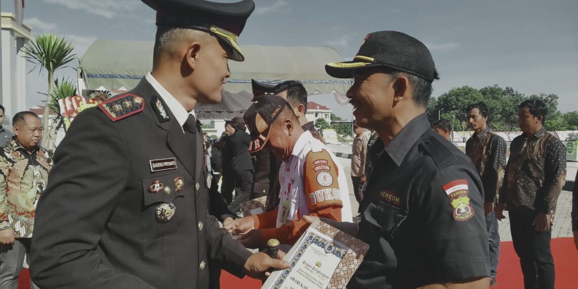 Kapolres Tapin Ganjar Senkom Penghargaan