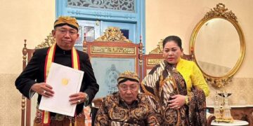 Keraton Beri Kekancingan Ketua Umum Senkom Mitra Polri Katno Hadi Kanjeng Pangeran Mangunagoro