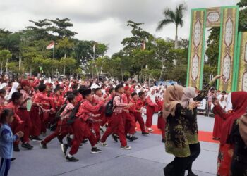 Pelajar “ngluruk” Nikmati Hiburan Sebelum Open Ceremony Nan Sarunai Tabalong Festival