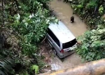 Mengantuk, Mobil Rombongan Haul Asal Paser Masuk ke Sungai