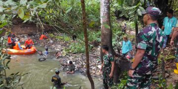 Kodim 1008/Tabalong Turunkan Satu Koramil Bantu Bersihkan Sungai Mangkusip