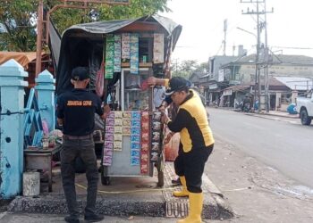 Peringati HPSN, Kecamatan Kelua Tertibkan PKL dan Bersihkan Lingkungan Pasar