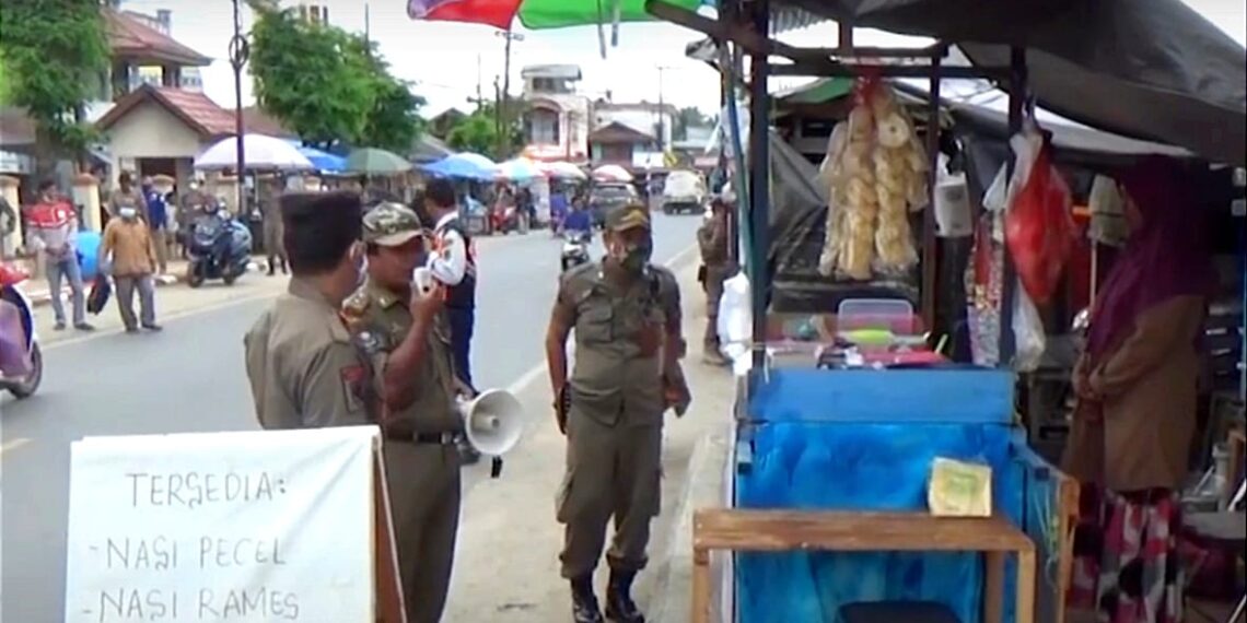 Bupati Tabalong Pinta Tertibkan PKL di Trotoar Pasar Kelua