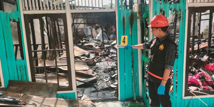 Korsleting Listrik Diduga Jadi Penyebab 4 Rumah Terbakar di Pembataan