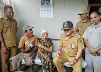 Nenek Nursimah Sumringah Rumahnya Dibedah Pemda Tabalong