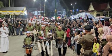Membludak, Ribuan Warga Tabalong Saksikan Pawai Talintingan Bagarakan Sahur