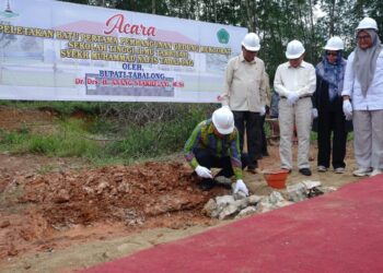 Bupati Tabalong Letakkan Batu Pertama Pembangunan Gedung STIT Syekh Muhammad Nafis