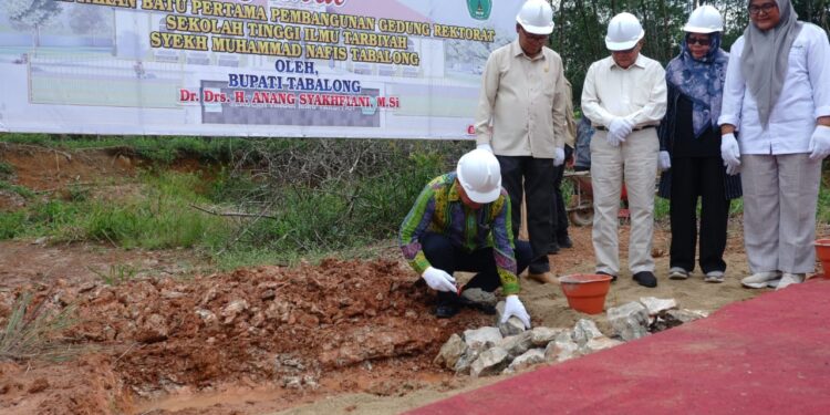 Bupati Tabalong Letakkan Batu Pertama Pembangunan Gedung STIT Syekh Muhammad Nafis