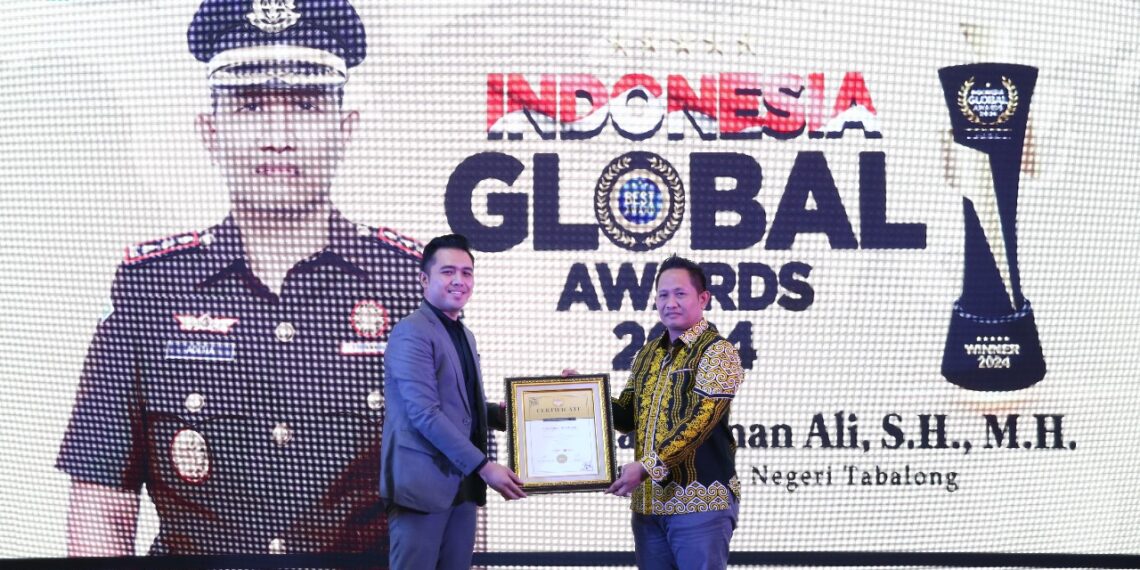 Kajari Tabalong Terima Penghargaan Indonesia Global Award 2024