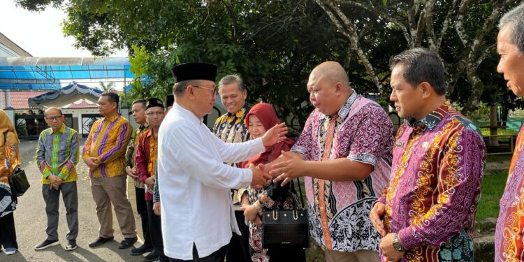Haru, Pejabat Tabalong Lepas Anang dengan Tangis