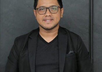 Pinter Menjilat Untuk Bisa Naik Jabatan  ?