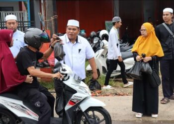 Lapas Tanjung Bagikan Takjil ke Pengguna Jalan