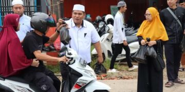 Lapas Tanjung Bagikan Takjil ke Pengguna Jalan