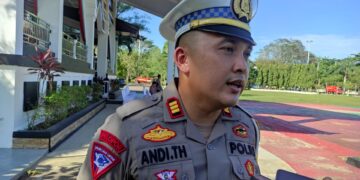 Mudik Aman, Pasang Rambu dan Perbaiki Jalan Berlobang di Tabalong