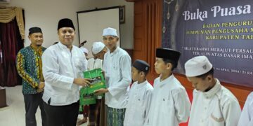 Anak Panti Asuhan Hidayatullah “Sumringah” Terima Bingkisan dari Hipmi Tabalong