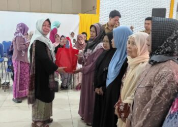 Peringati Hari Kartini, Pemkab Tabalong Beri Tali Asih ke Lansia