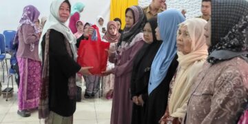 Peringati Hari Kartini, Pemkab Tabalong Beri Tali Asih ke Lansia
