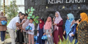 Gandeng Sanggar Langit, The Yatim Tabalong Bagikan Santunan ke Anak Yatim Piatu