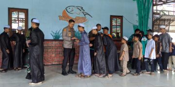 Usai Demo Serikat Pekerja di Tabalong Ini Santuni Anak Yatim Piatu