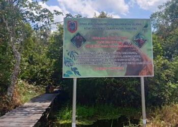 Lindungi Orang Utan di Desa Habau, KPH Tabalong Pasang Papan Peringatan