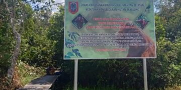 Lindungi Orang Utan di Desa Habau, KPH Tabalong Pasang Papan Peringatan