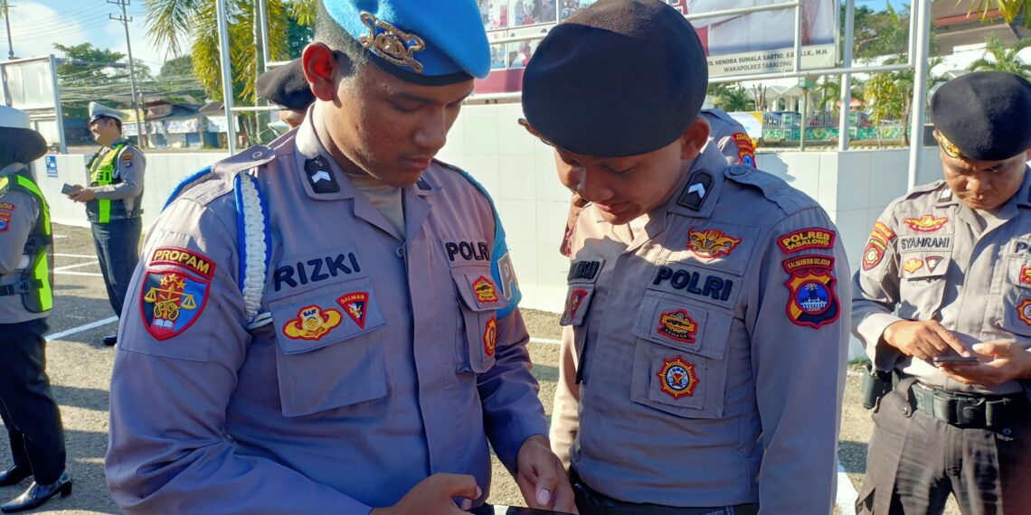 Cari Penjudi Online, Polres Tabalong Periksa HP Anggotanya