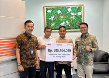 BRI Insurance Bayar Klaim Asuransi Motor Vehicle Sebesar Rp 300 Juta untuk Kendaraan Dump Truck di Banjarmasin