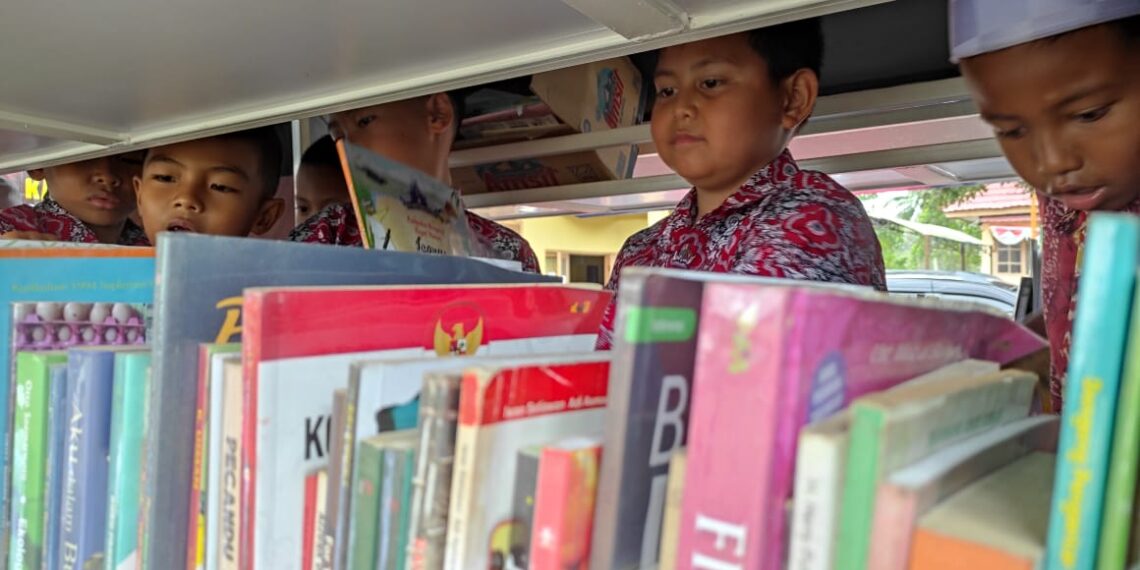 Melihat Antusias Pelajar SDN Paliat Kunjungi Unit Layanan Perpustakaan Kelua