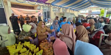 Bantu Masyarakat, Kejari Tabalong Gelar Pasar Murah