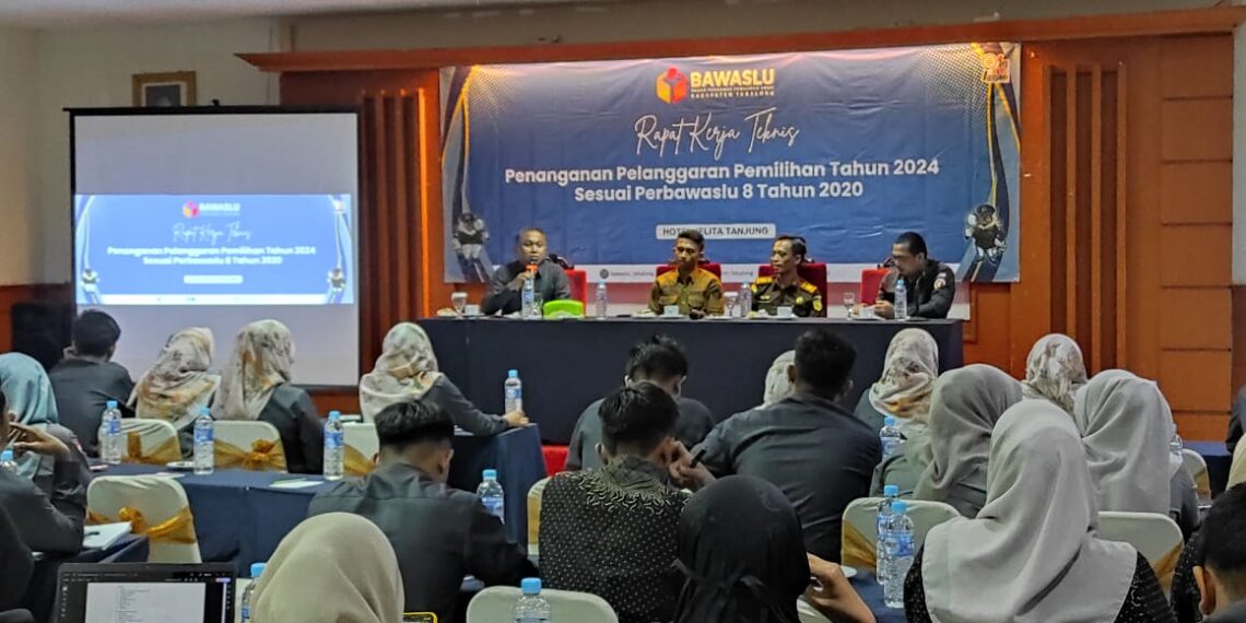 Anggota Panwaslu Tabalong Simulasi Tangani Pelanggaran Pilkada