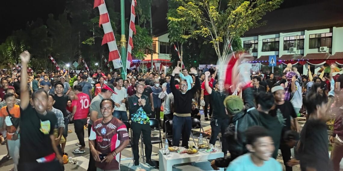 Bersama Masyarakat Tabalong H Fani Rayakan Kemenangan Timnas Indonesia