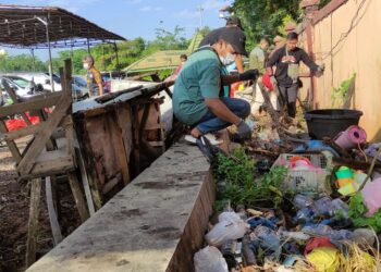 Sambut Hari Kemerdekaan Warga LDII Tabalong Bersihkan Pasar Mabu’un