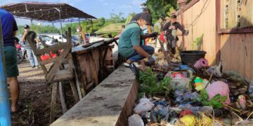Sambut Hari Kemerdekaan Warga LDII Tabalong Bersihkan Pasar Mabu’un