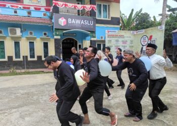 Serunya Lomba Ketangkasan dan Kekompakan Bawaslu Tabalong