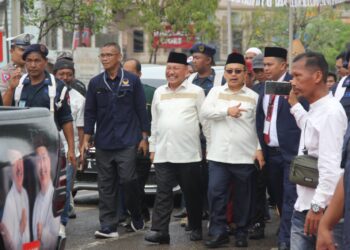 Mengulang Lima Tahun Lalu, H Norhasani Berjalan Kaki Daftar ke KPU Tabalong