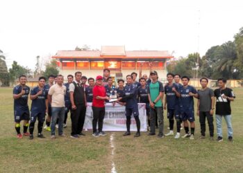 Hariang Tumbang, Muara Uya Raih Trofi dan Uang Pembinaan dari PSSI Tabalong