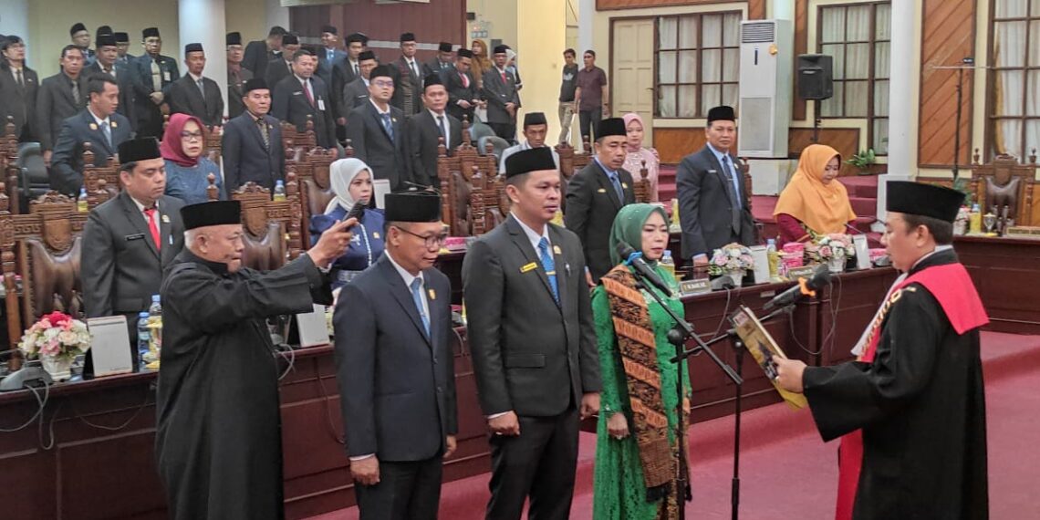 Resmi, Riza Fahlipi Pimpin DPRD Tabalong
