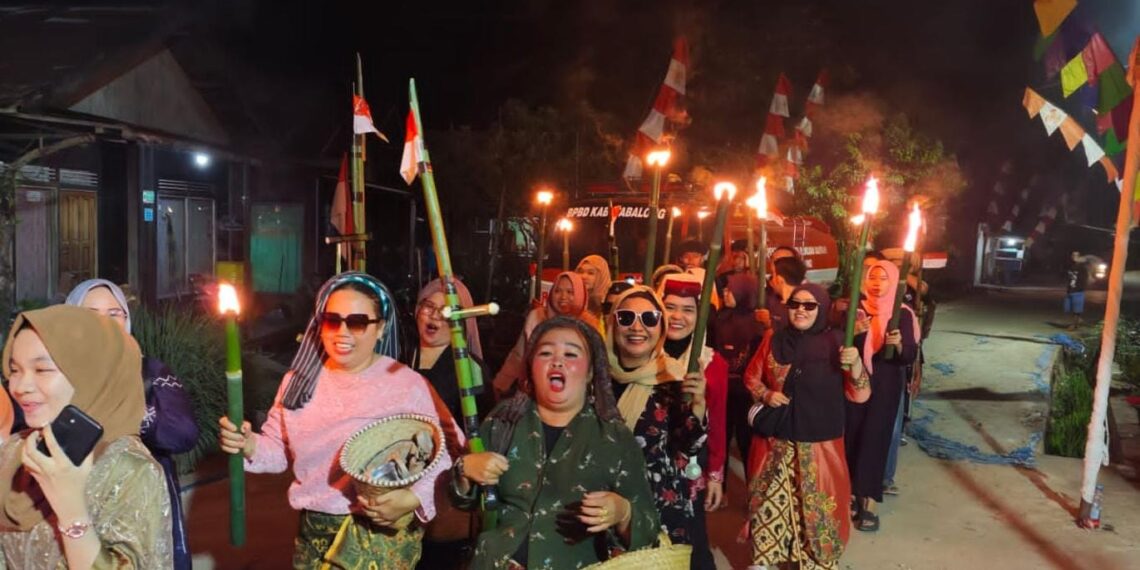 Rindukan Kemeriahan Perayaan HUT RI Masa Lalu, Warga Sulingan Pawai Obor