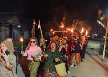 Rindukan Kemeriahan Perayaan HUT RI Masa Lalu, Warga Sulingan Pawai Obor