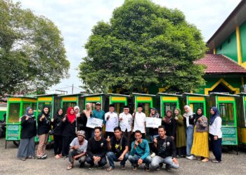 Baznas Tabalong Beri Bantuan Gerobak ke Pedagang di Taman Giat