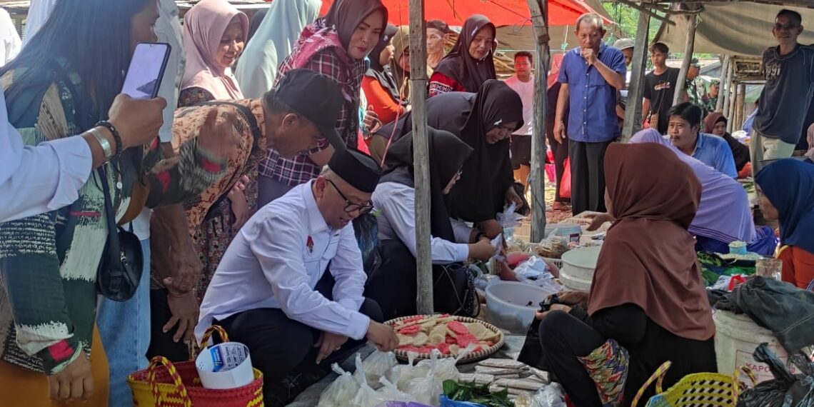 Blusukan Cabup Tabalong H Fani, Warga Pinta Benahi Pasar Kembang Kuning