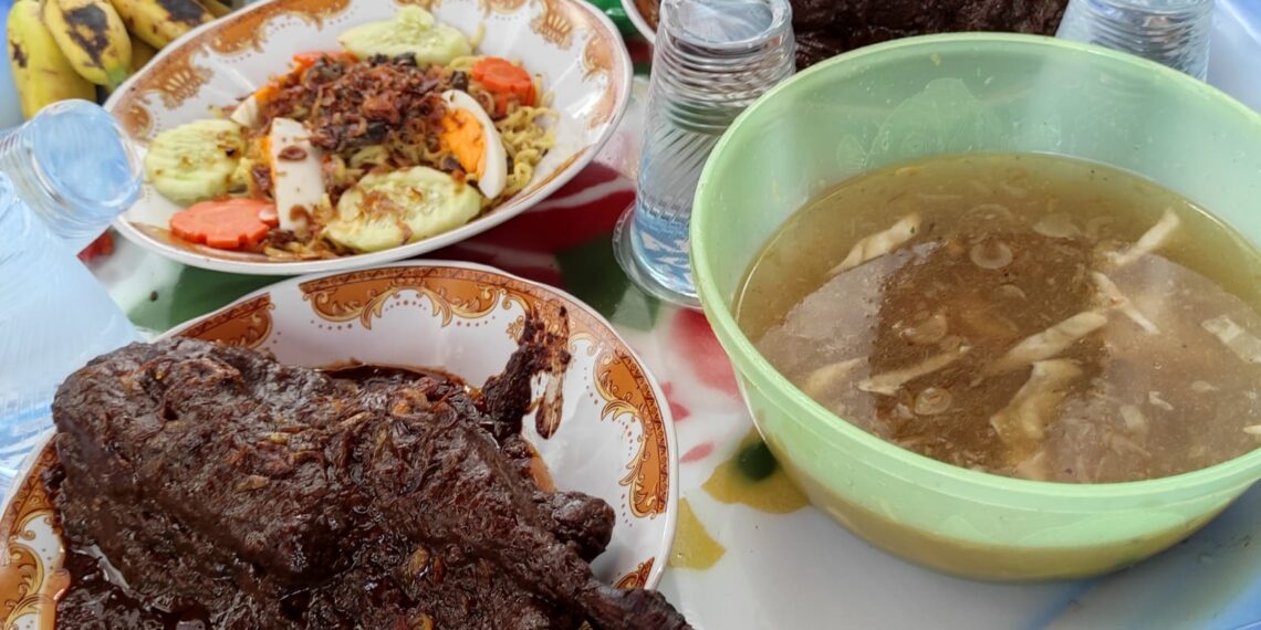Menggali Makna Tradisi Makan “Batalam” di Banua Lawas