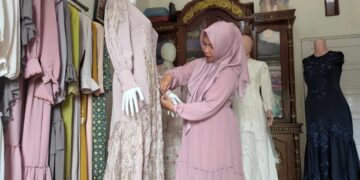 Berawal dari Hobi, Tuti Sukses Kembangkan Usaha Busana di Tanjung