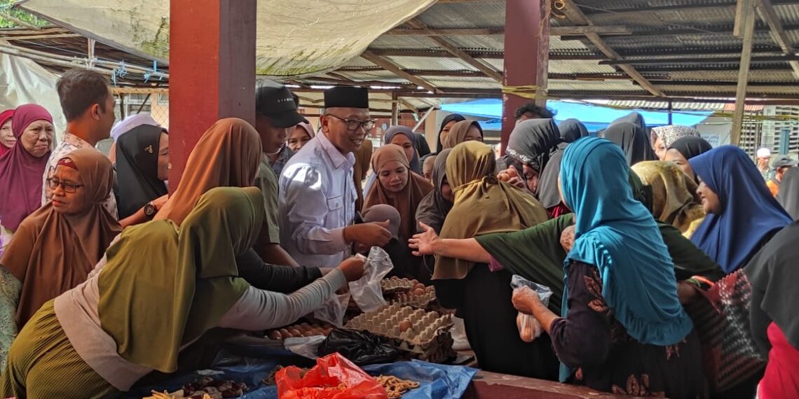 Di Pasar Wayau Warga Sampaikan Harapan Pembenahan Infrastruktur ke H Fani