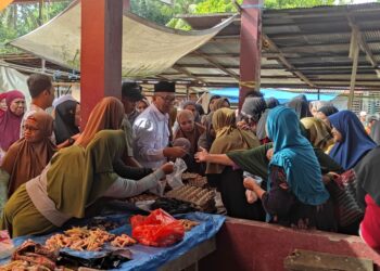 Di Pasar Wayau Warga Sampaikan Harapan Pembenahan Infrastruktur ke H Fani