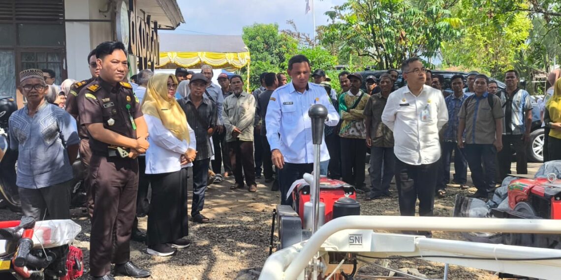 Kelompok Tani di Tabalong Terima Bantuan Alat Pertanian