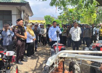 Kelompok Tani di Tabalong Terima Bantuan Alat Pertanian