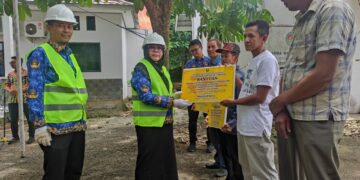 Disbunnak Tabalong Bagi- bagi  Aneka Bibit pada Kelompok Tani