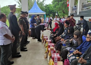 Peringati Hari Pahlawan Nasional, Pj Bupati Serahkan Bantuan ke Veteran dan Janda Veteran Tabalong